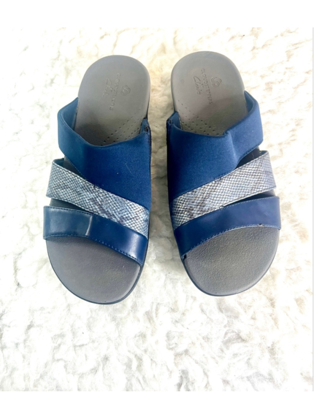 Clarks Cloudsteppers Brio Surf slide sandals in Navy Blue, women size 9M